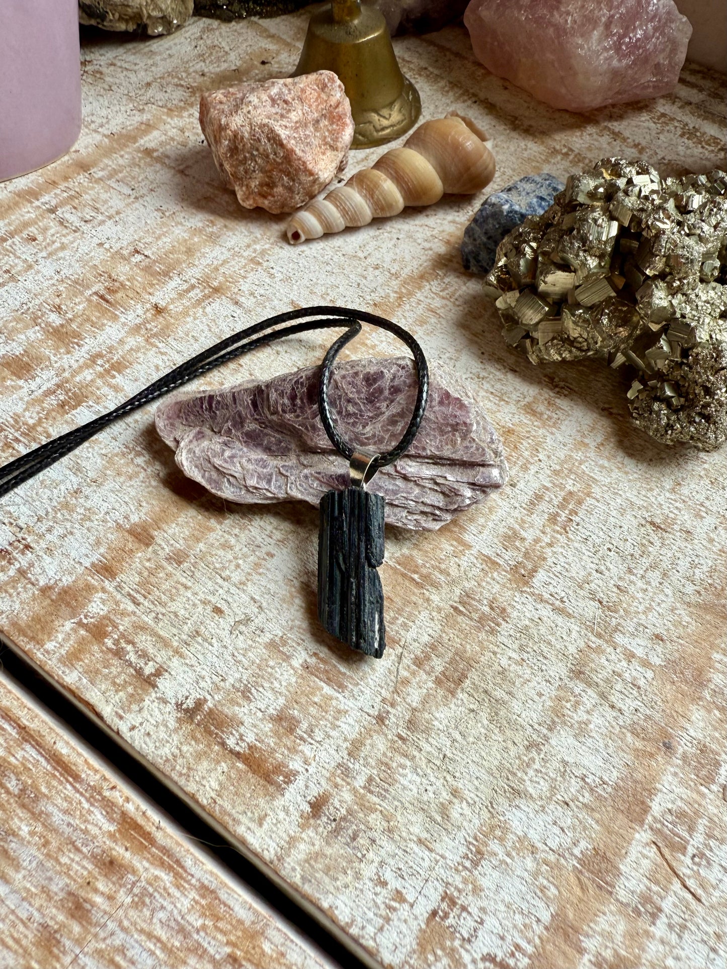 Collar de Turmalina Negra con cordon