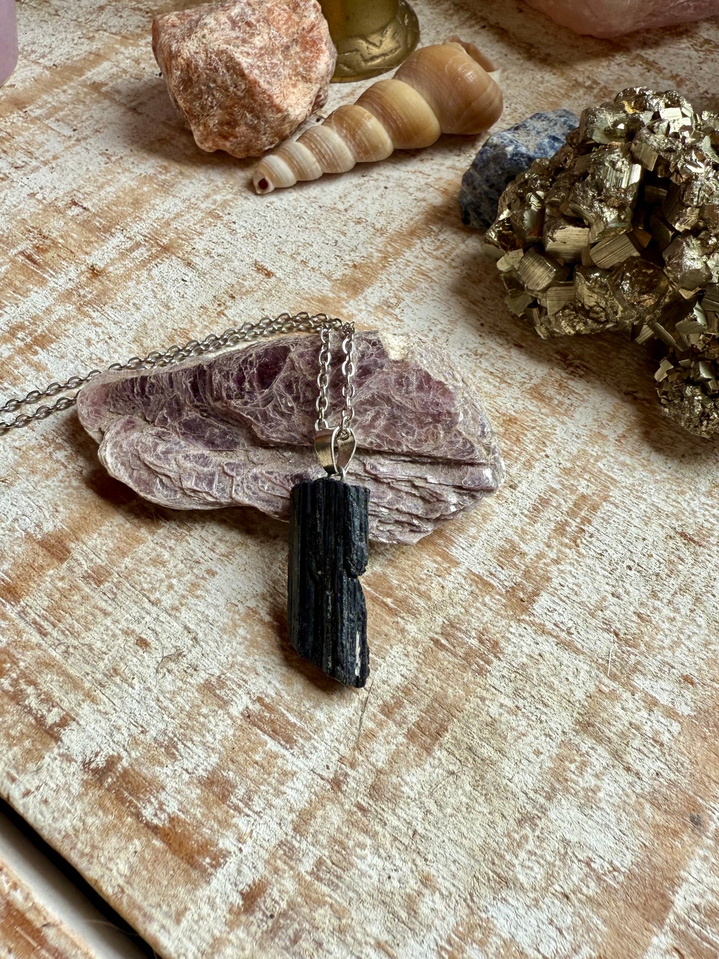 Collar de Turmalina Negra con cadena fina