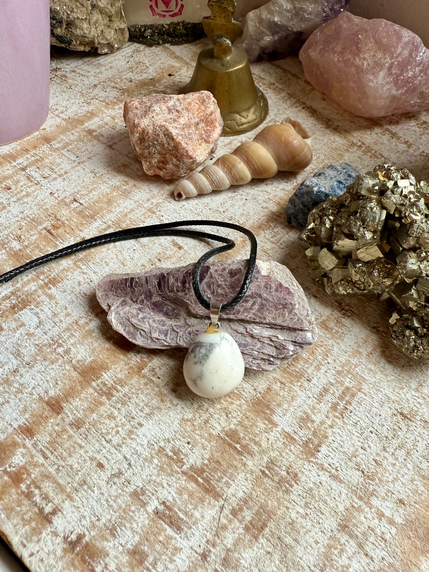 Collar de Howlita con cordon