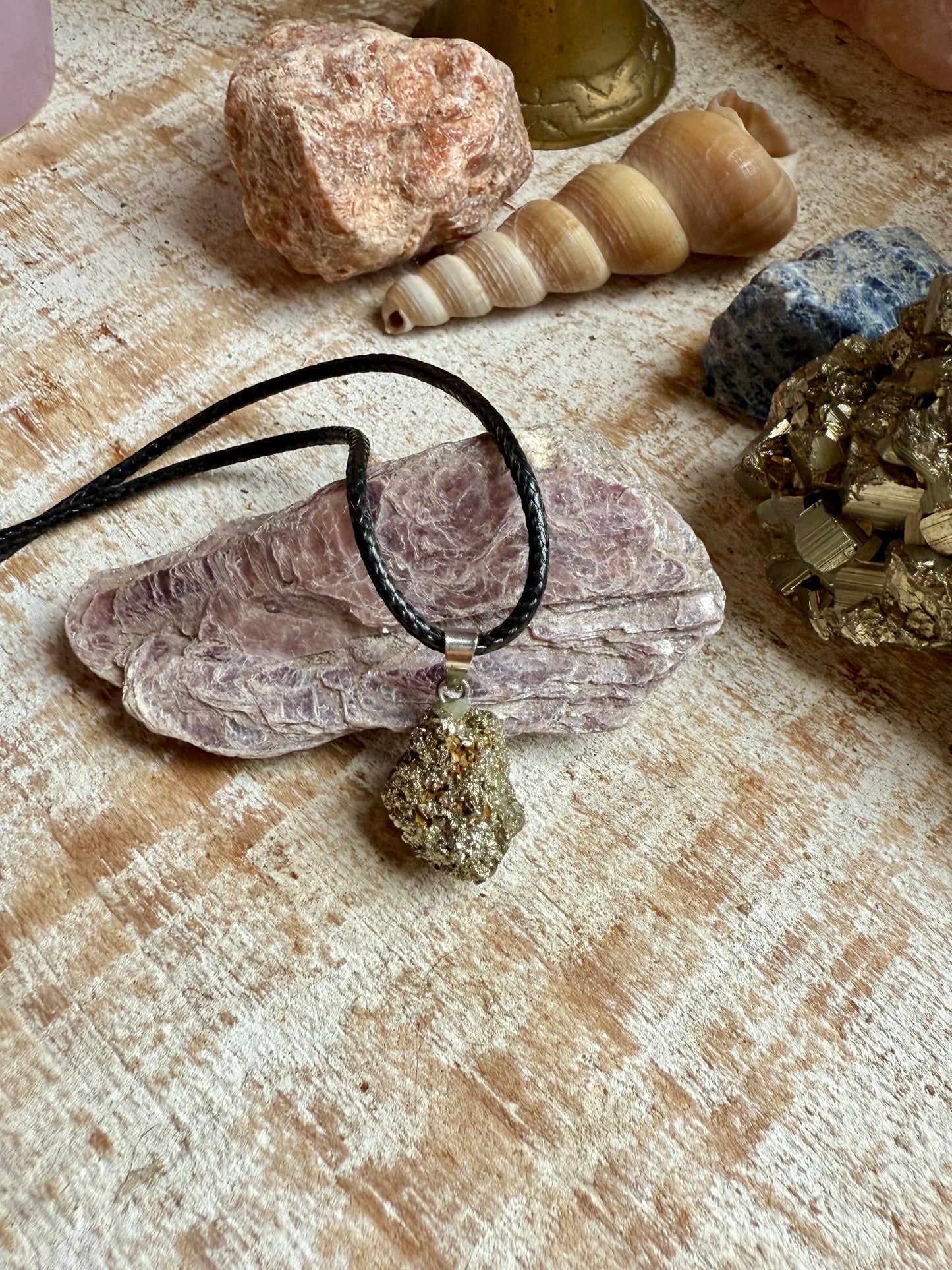 Collar de Pirita con Cordon